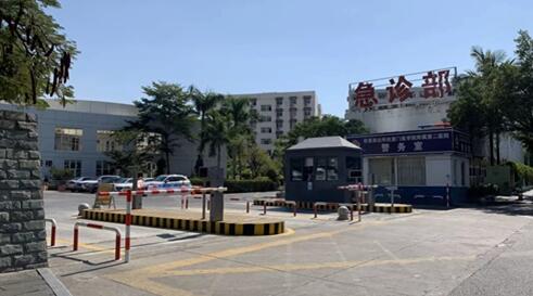 藍(lán)卡LCD高速車牌識別道閘掃碼付一體機