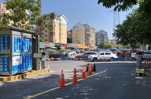藍(lán)卡LCD高速車牌識別道閘掃碼付一體機