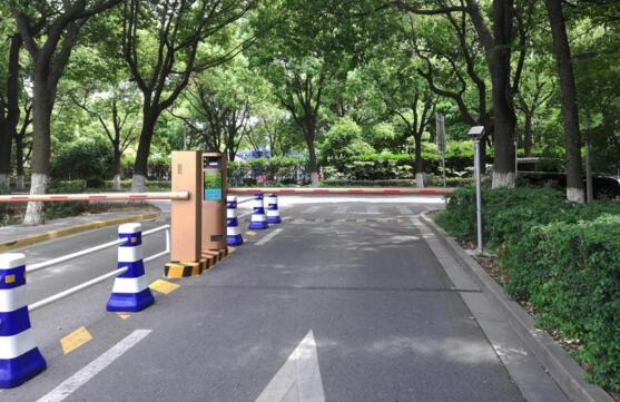 藍(lán)卡科技AI云無人化停車場
