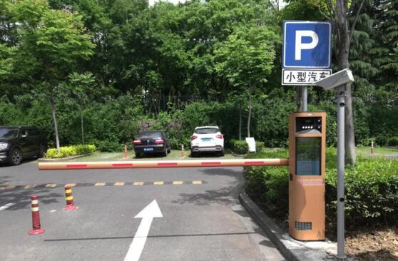 藍(lán)卡科技AI云無人化停車場