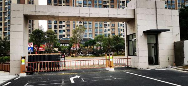 泉州惠安閩南建工大廈正式啟用藍(lán)卡AI云無(wú)人化停車場(chǎng)管理系統(tǒng)