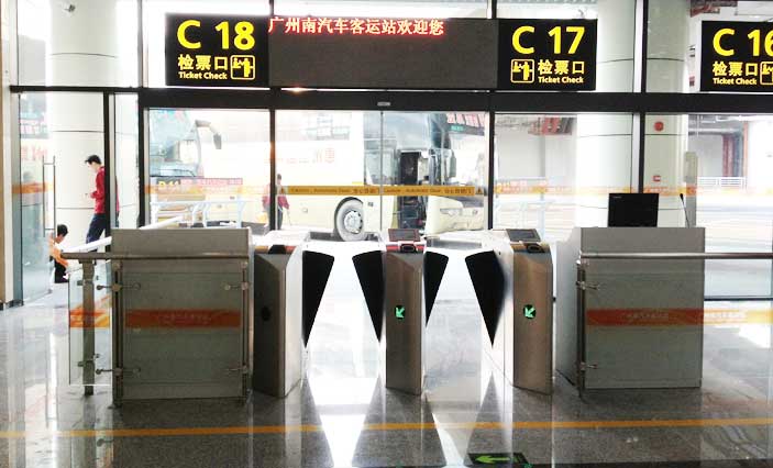 廣州南站通道閘案例 - 中出網(wǎng)-智能出入口與停車充電門戶
