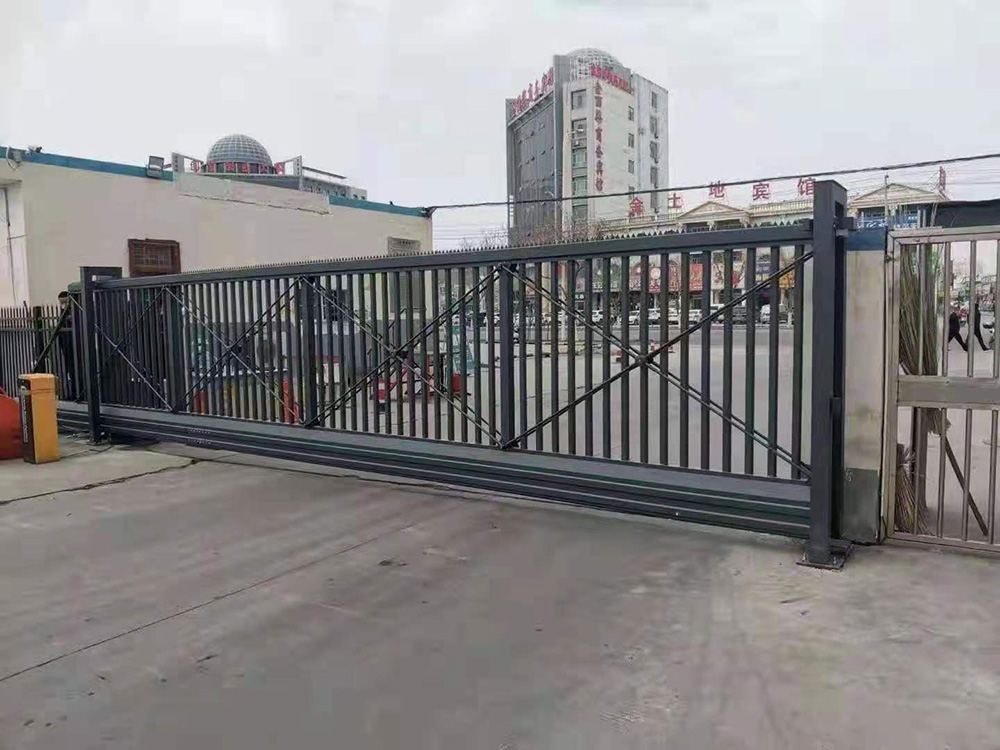 懸浮門系列工程案例 - 中出網-智能出入口與停車充電門戶