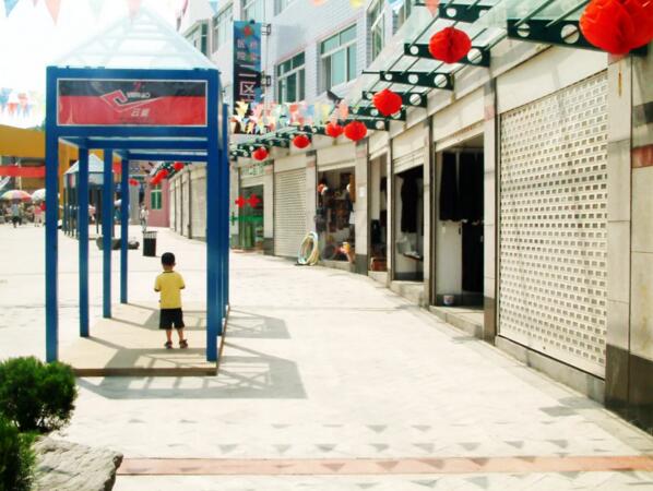 湘聯(lián)商業(yè)卷簾門(mén)——株洲步行街商鋪卷簾門(mén)應(yīng)用