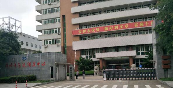 蚌埠市汛防調(diào)度中心電動(dòng)伸縮門案例 - 中出網(wǎng)-智能出入口與停車充電門戶
