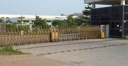 保定出安智能伸縮門安裝在保定雙鷹農(nóng)機(jī)有限責(zé)任公司