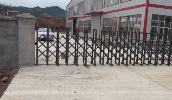嘉興市吳越信息技術有限公司安裝嘉興出安智能電動伸縮門正式投入使用