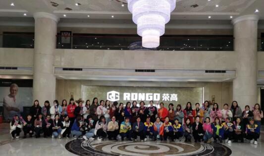 【女神節(jié)快樂】巾幗攬芳華，榮高門窗守護(hù)每一個(gè)獨(dú)特的你！