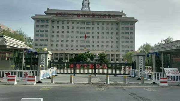 銀川武警總隊分段平移門案例 - 中出網-智能出入口與停車充電門戶