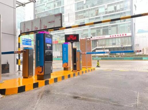 捷停車·云托管落地方正國際大廈，創(chuàng)新車場智慧管理