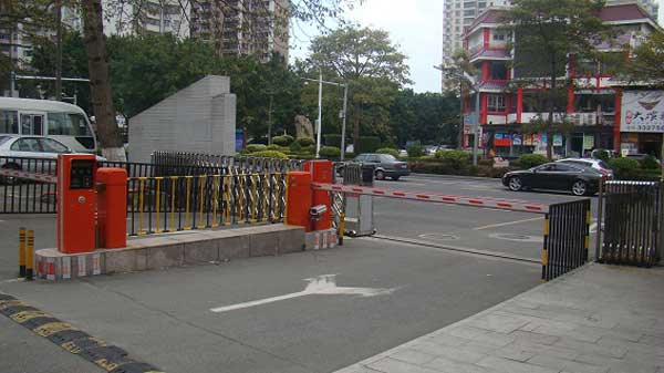 珠海市九洲海關(guān)車牌識別系統(tǒng)案例 - 中出網(wǎng)-智能出入口與停車充電門戶