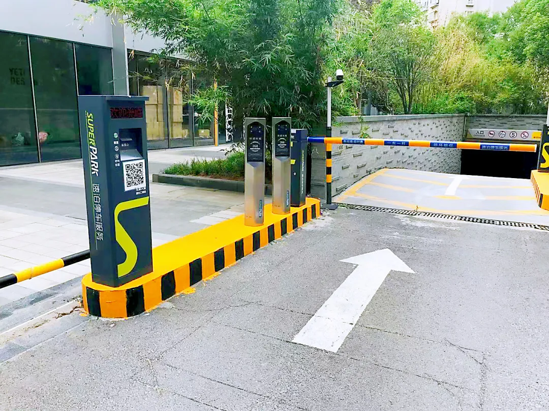 綠地新都會·新田360廣場便啟用了科拓·速泊停車服務(wù)