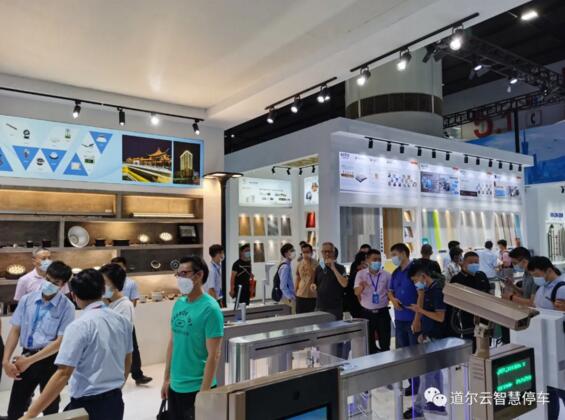 道爾智控與堅朗為現(xiàn)場觀眾展示的無人值守出入口系統(tǒng)