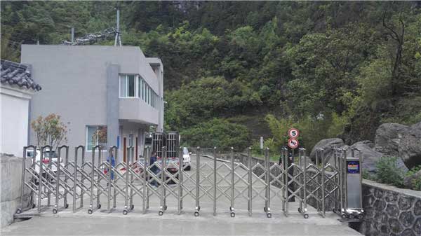 樂山市富僑建材有限公司電動伸縮門案例 - 中出網(wǎng)-智能出入口與停車充電門戶
