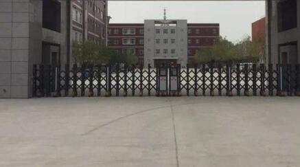 秦皇島東方服裝學(xué)校一直信賴(lài)秦皇島出安智能伸縮門(mén)