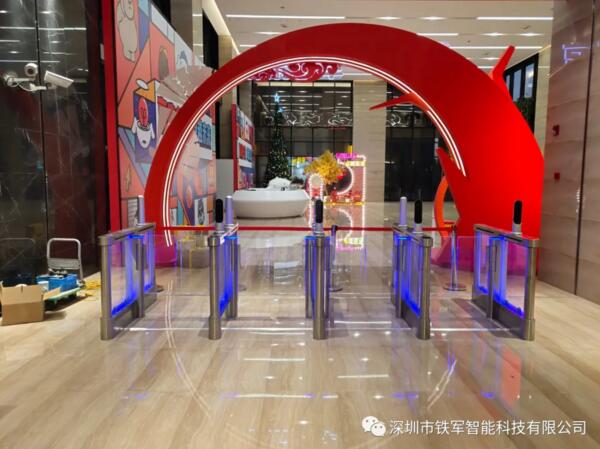 京東—卓越體驗部（上海）使用的是鐵軍智能人臉識別速通門