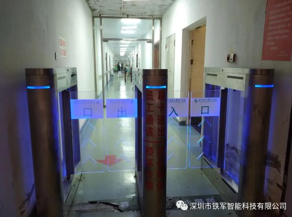 南方醫(yī)科大學珠江醫(yī)院使用鐵軍智能小擺閘作為院部員工通道的管理設(shè)備