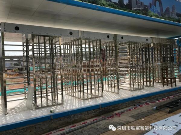 深圳市光明區(qū)外國(guó)語學(xué)校應(yīng)用鐵軍智能全高轉(zhuǎn)閘