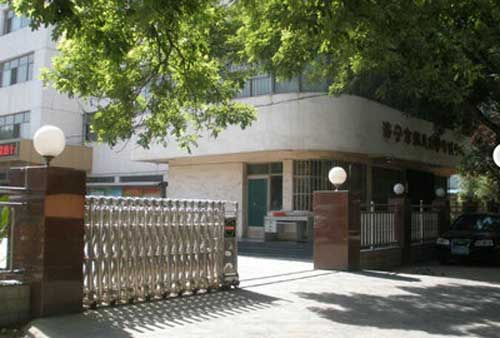 南京大學電動伸縮門工程 - 中出網(wǎng)-智能出入口與停車充電門戶