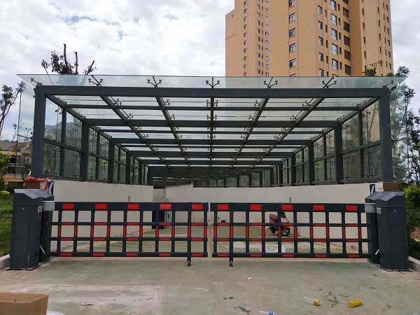 赤峰市雨潤(rùn)華府空降門(mén)系列工程 - 中出網(wǎng)-智能出入口與停車(chē)充電門(mén)戶(hù)