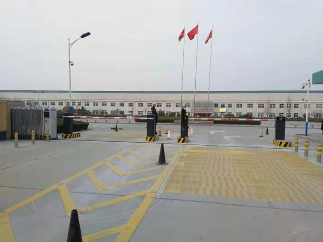 山東省濟(jì)南市章丘重汽工業(yè)園車牌識(shí)別系統(tǒng) - 中出網(wǎng)-智能出入口與停車充電門戶