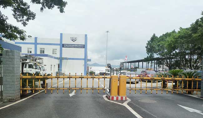 四川航空重慶機(jī)場(chǎng)配餐服務(wù)有限公司柵欄道閘案例 - 中出網(wǎng)-智能出入口與停車(chē)充電門(mén)戶