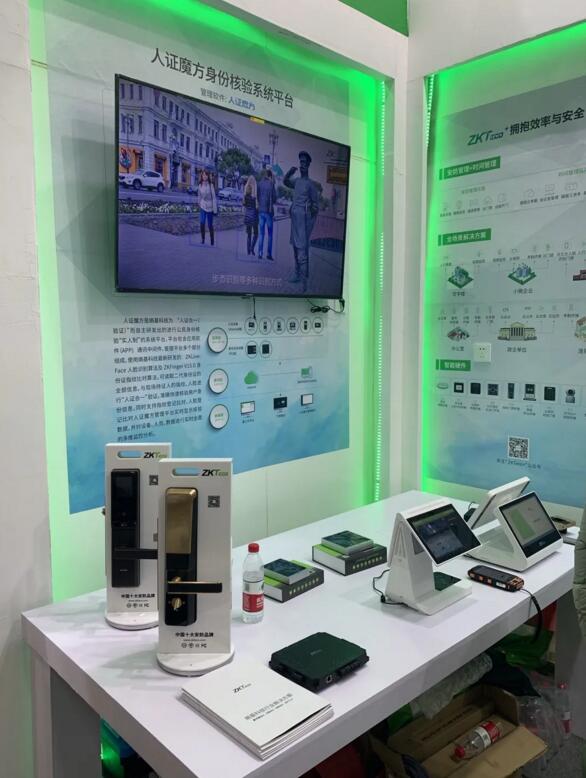 熵基科技還展示了系列多光譜智能人臉識(shí)別終端、智能鎖等產(chǎn)品
