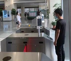 熵基科技“多驗(yàn)合一”智慧防疫出入口解決方案助力麻城市人民醫(yī)院出入口智慧升級