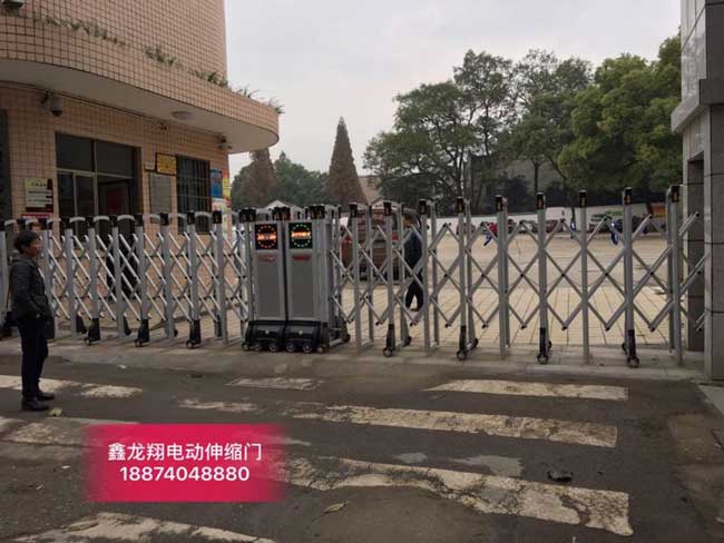 長沙中南汽車世界獵豹汽車4s店電動(dòng)伸縮門案例 - 中出網(wǎng)-智能出入口與停車充電門戶