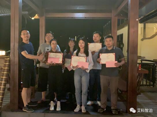 優(yōu)秀之星獎，由營銷中心馬總進行頒獎