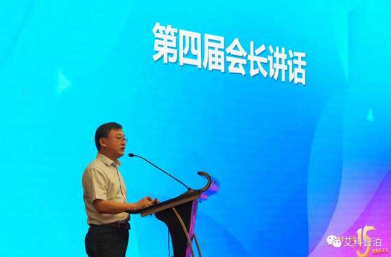 新當(dāng)選會(huì)長潘慶先生作表態(tài)發(fā)言