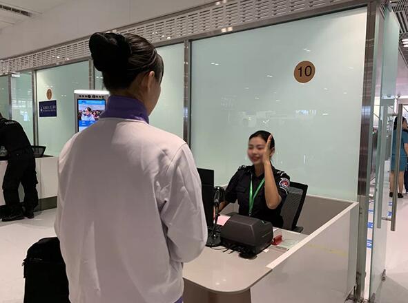 瑞為機(jī)場人臉識別一體機(jī)