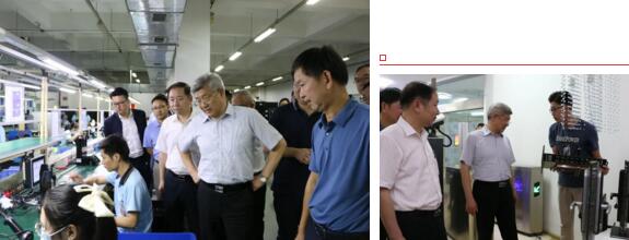 在陳董等公司領(lǐng)導(dǎo)的陪同下，樊主席一行先后參觀了立林生產(chǎn)車(chē)間、實(shí)驗(yàn)室和企業(yè)產(chǎn)品展廳