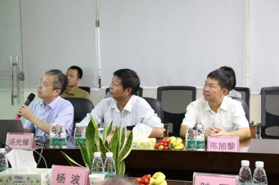 湯總首先向來訪領(lǐng)導(dǎo)介紹了立林的發(fā)展歷程、集團(tuán)概況和產(chǎn)品生態(tài)鏈全景
