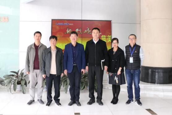 廈門市集美區(qū)副區(qū)長張達(dá)、工信局副局長王志衛(wèi)領(lǐng)導(dǎo)一行到立林走訪參觀
