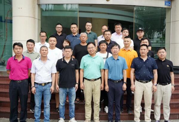 座談會在愉悅的氛圍中圓滿結束