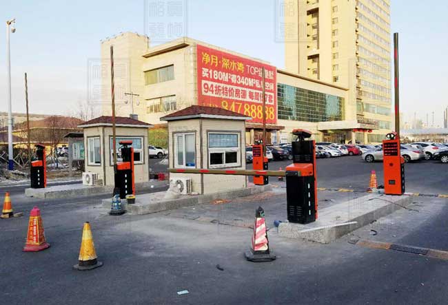 吉林省長春市會展中心兩進(jìn)三出停車場系統(tǒng)案例 - 中出網(wǎng)-智能出入口與停車充電門戶