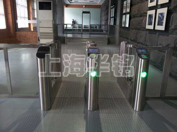 上?？萍季W(wǎng)通道閘案例 - 中出網(wǎng)-智能出入口與停車充電門戶