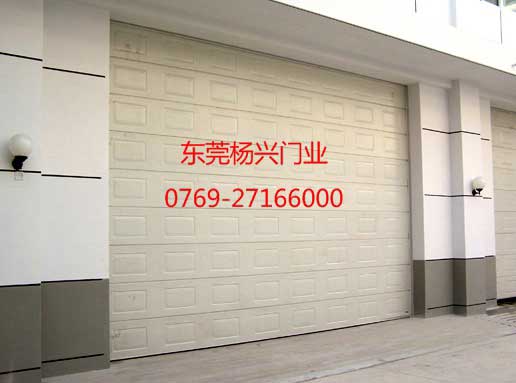 豪華電動(dòng)翻板車庫(kù)門(mén)