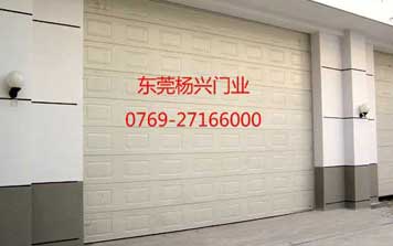 翻板車庫門 - 豪華電動(dòng)翻板車庫門