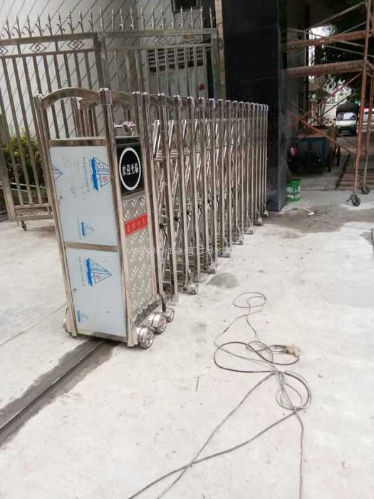 東莞市溫塘皂三工業(yè)區(qū)電動(dòng)伸縮門案例 - 中出網(wǎng)-智能出入口與停車充電門戶
