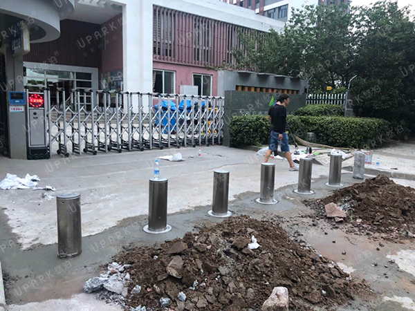 百家湖中學(xué)全自動升降路樁項目 - 中出網(wǎng)-智能出入口與停車充電門戶