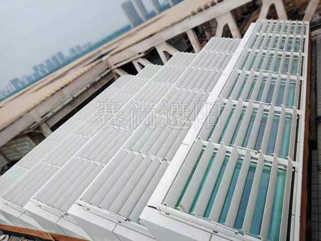 濟(jì)寧文化中心戶外電動遮陽百葉工程 - 中出網(wǎng)-智能出入口與停車充電門戶