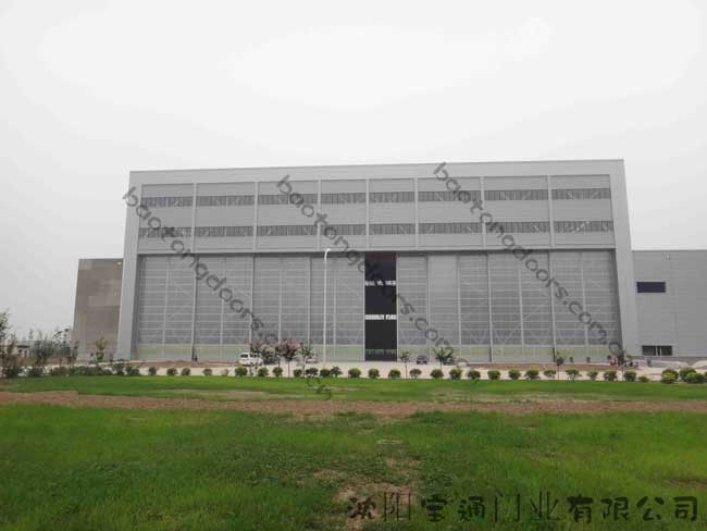 推拉式機(jī)庫(kù)門