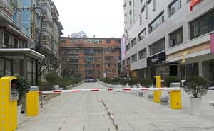 凱里嘉瑞生活廣場(chǎng)道閘案例 - 中出網(wǎng)-智能出入口與停車充電門戶