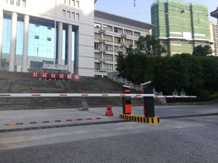 郴州市林業(yè)局車牌識別系統(tǒng)、伸縮門、道閘、崗?fù)すこ贪惭b